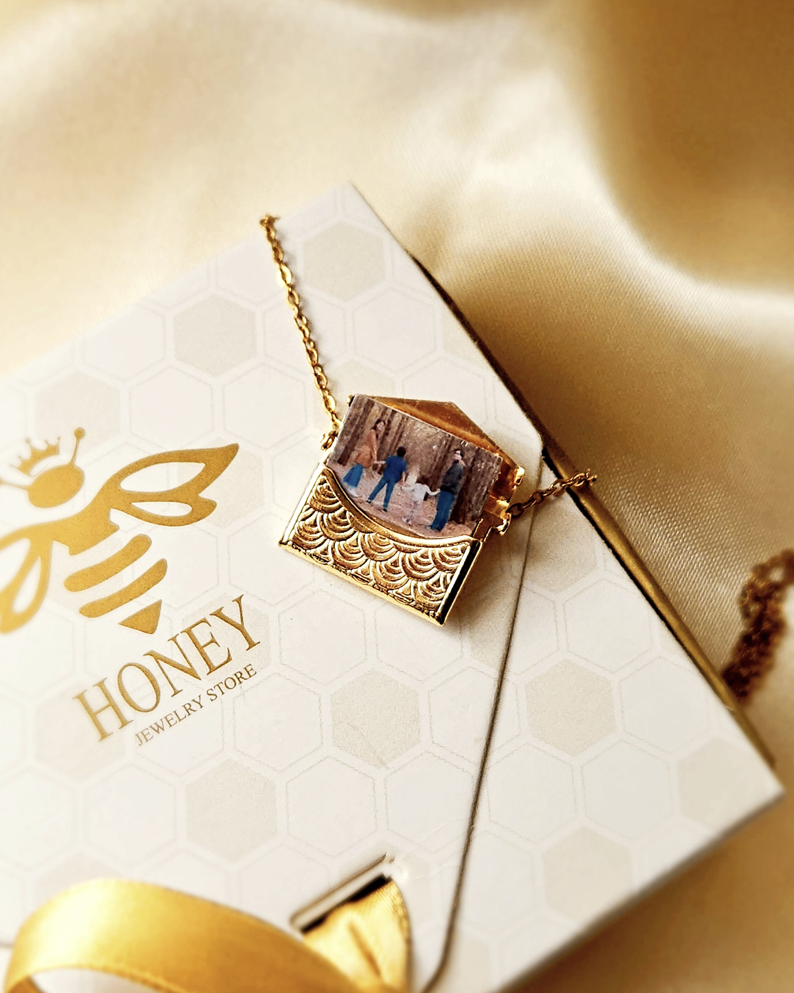 COLLAR CARTA DE AMOR CON RELIEVE