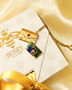 COLLAR CARTA DE AMOR CON RELIEVE