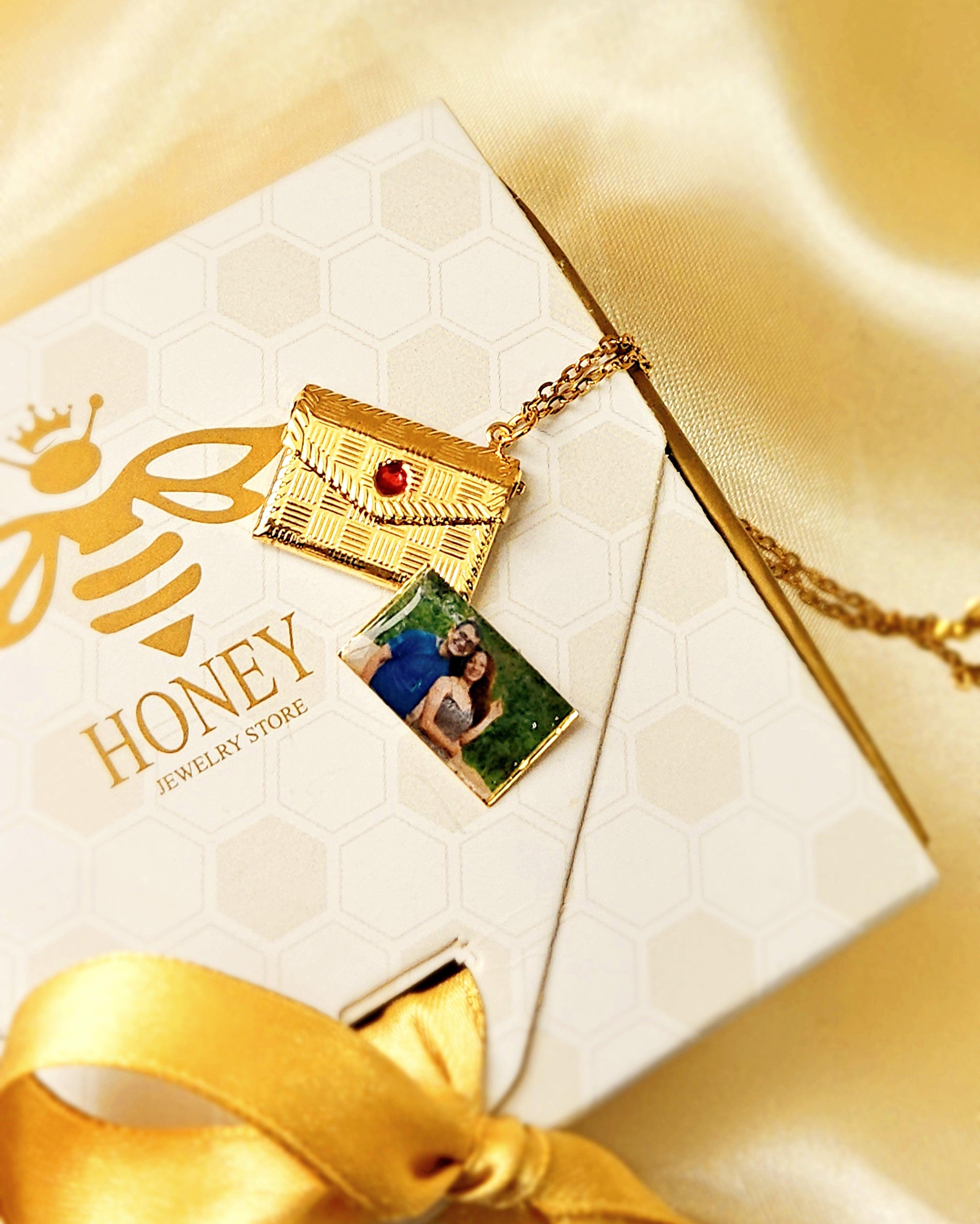 COLLAR CARTA DE AMOR CON RELIEVE