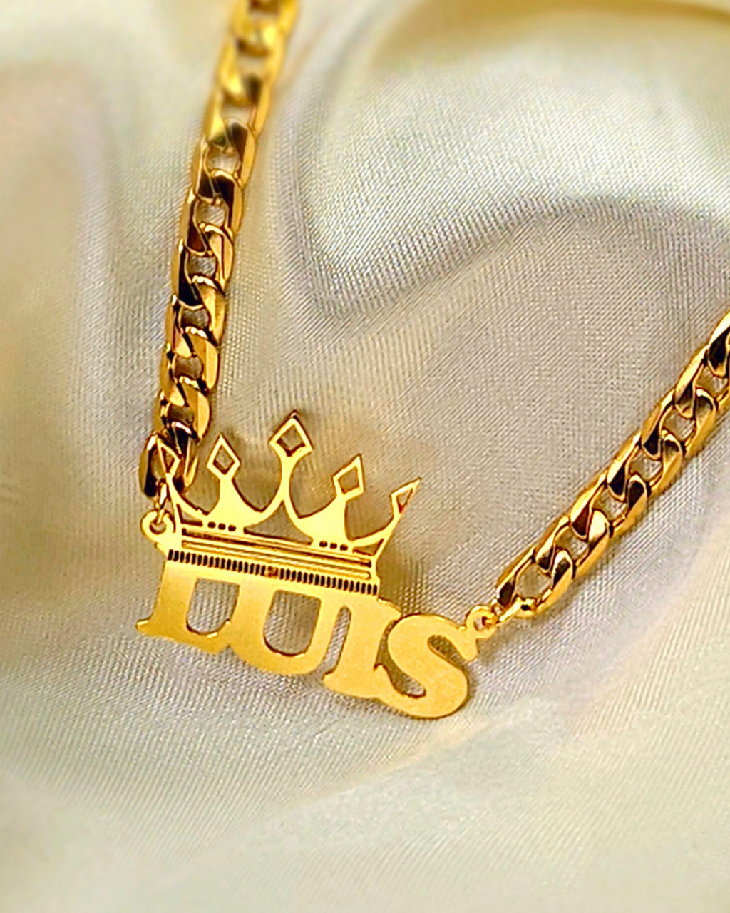 COLLAR CON CON NOMBRE Y CORONA DE REY