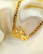 COLLAR CON CON NOMBRE Y CORONA DE REY