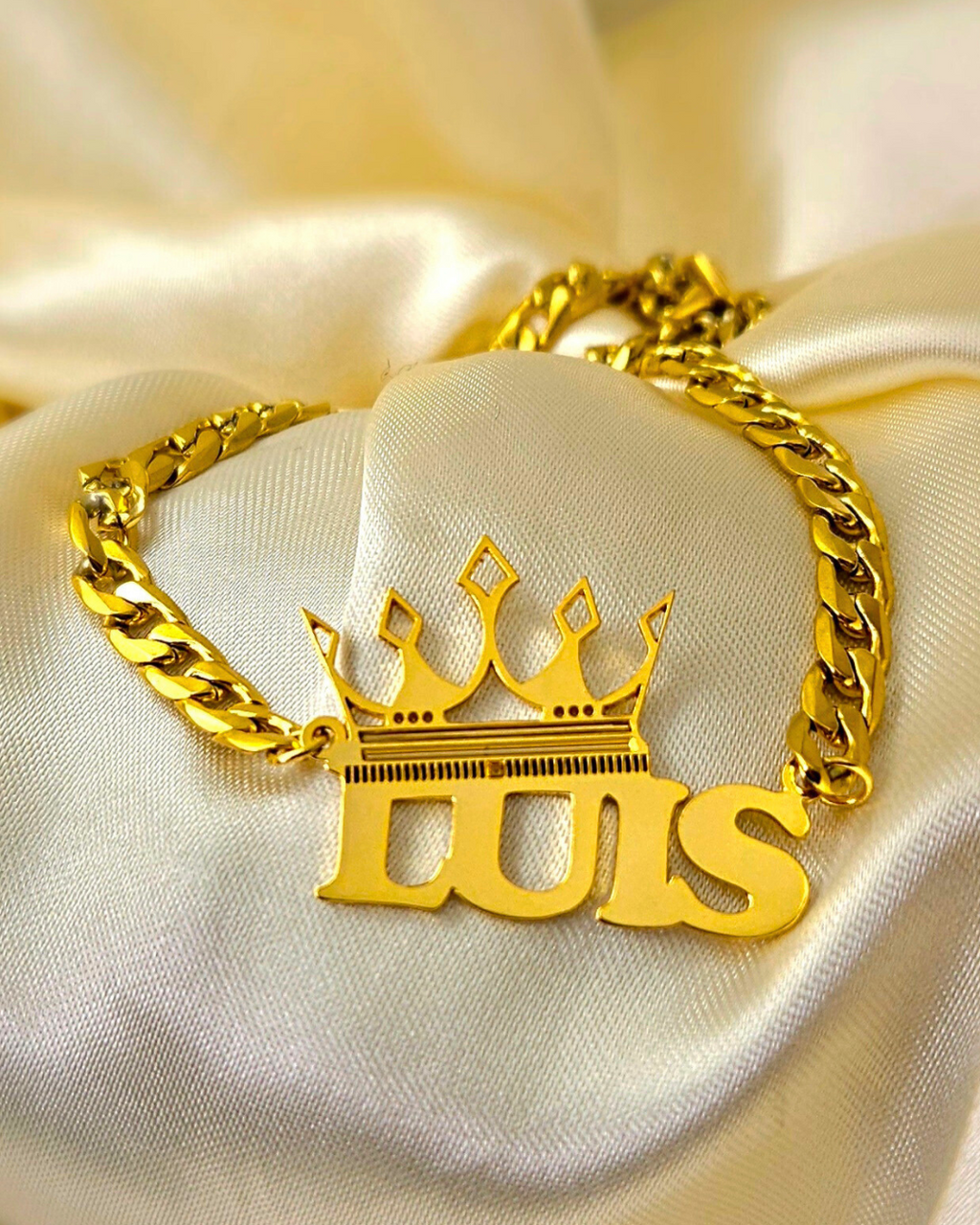 COLLAR CON CON NOMBRE Y CORONA DE REY