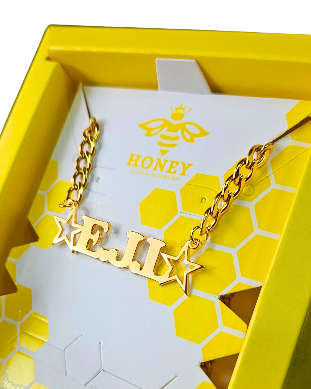 COLLAR CON NOMBRE MAYUSCULAS CON ESTRELLAS