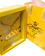 COLLAR CON NOMBRE MAYUSCULAS Y CORONA