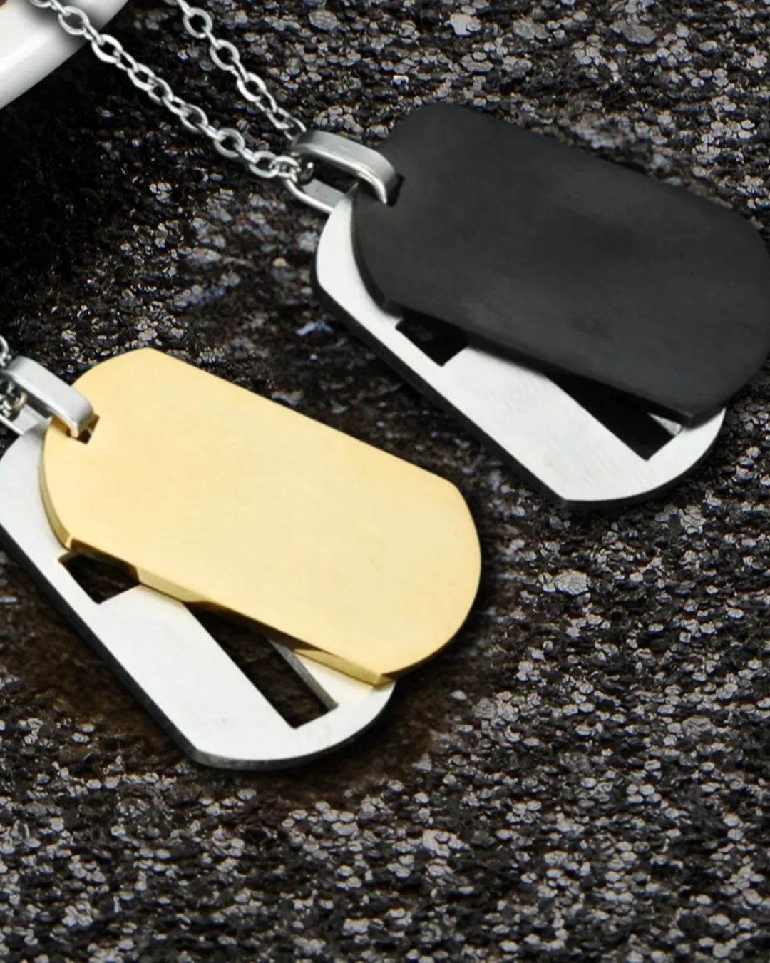 Collar doble placa con cruz calada