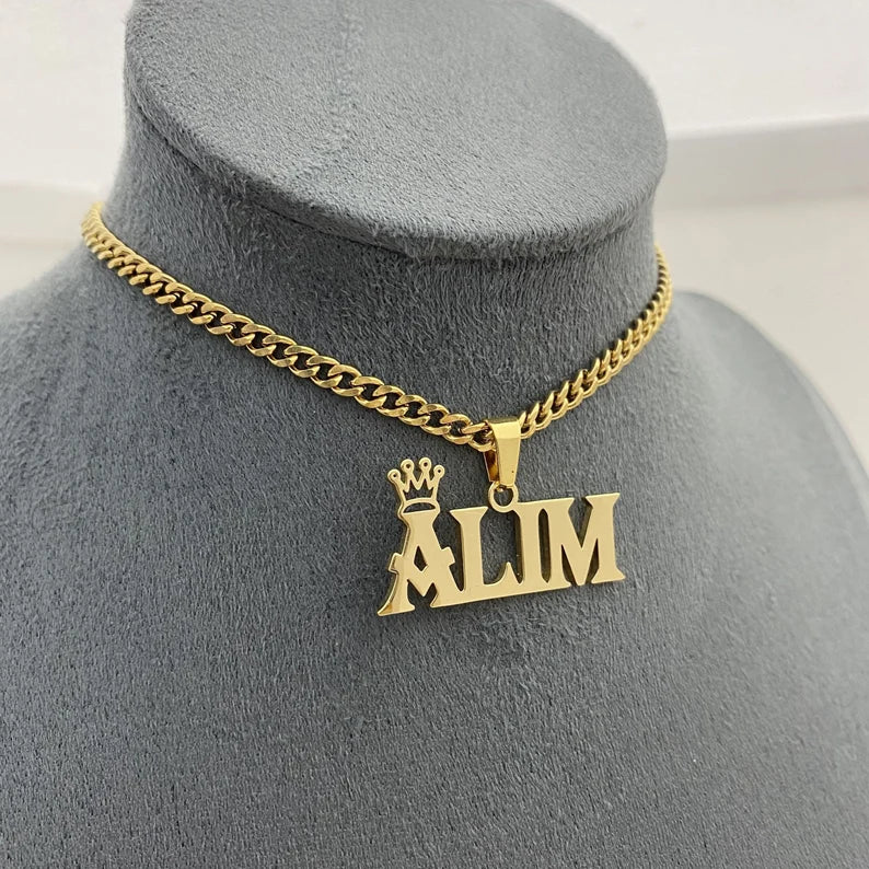 COLLAR CON NOMBRE MINI + CORONA CON CADENA GRUESA