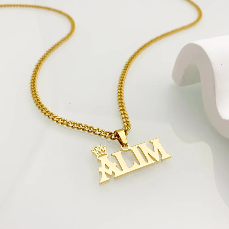 COLLAR CON NOMBRE MINI + CORONA CON CADENA GRUESA