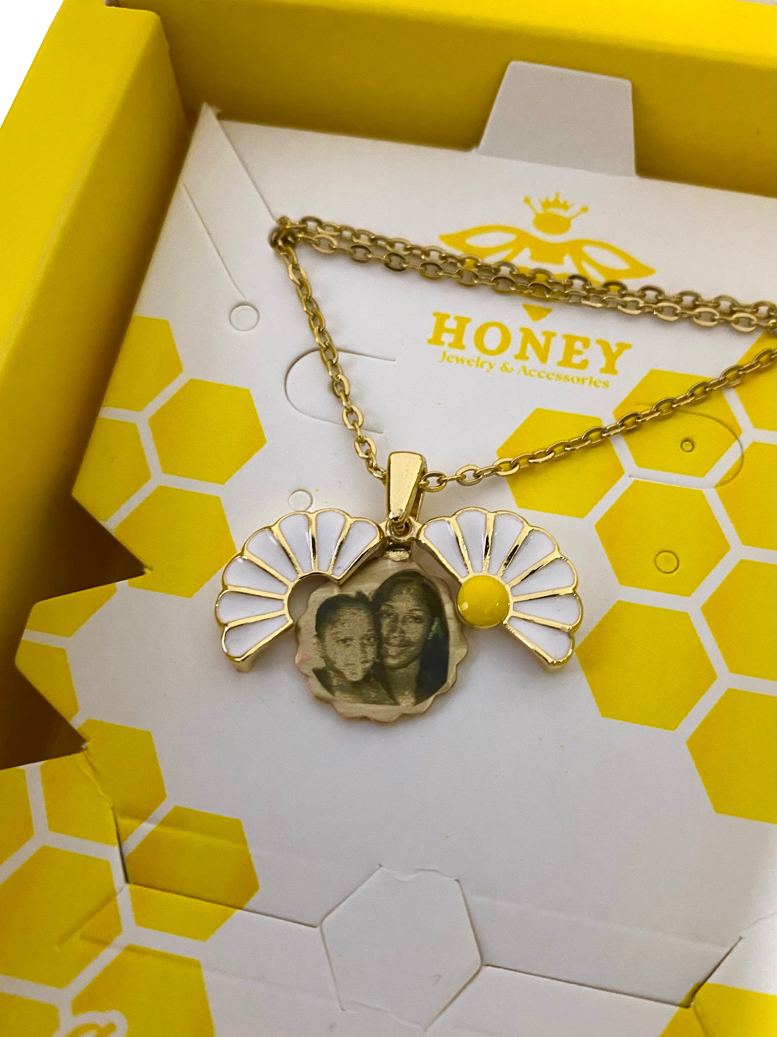 COLLAR RELICARIO MARGARITA