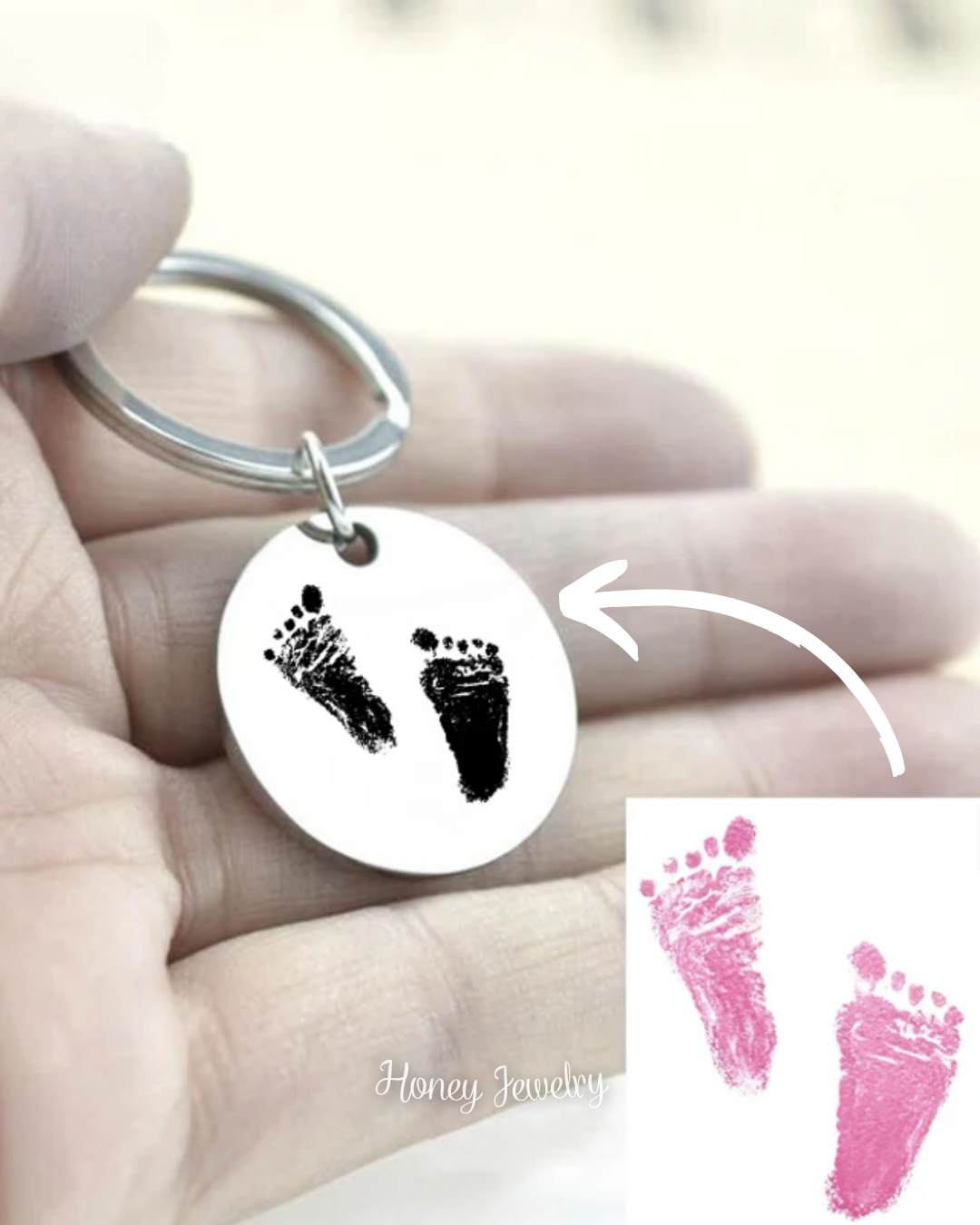 LLAVERO PLACA REDONDA CON HUELLAS DE BEBÉ