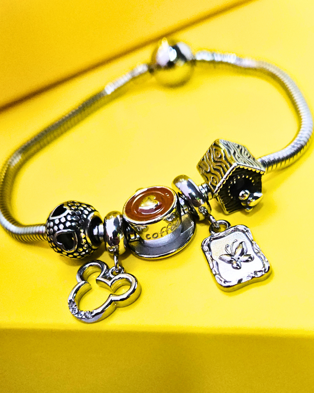 PULSERA VARIOS DIJES