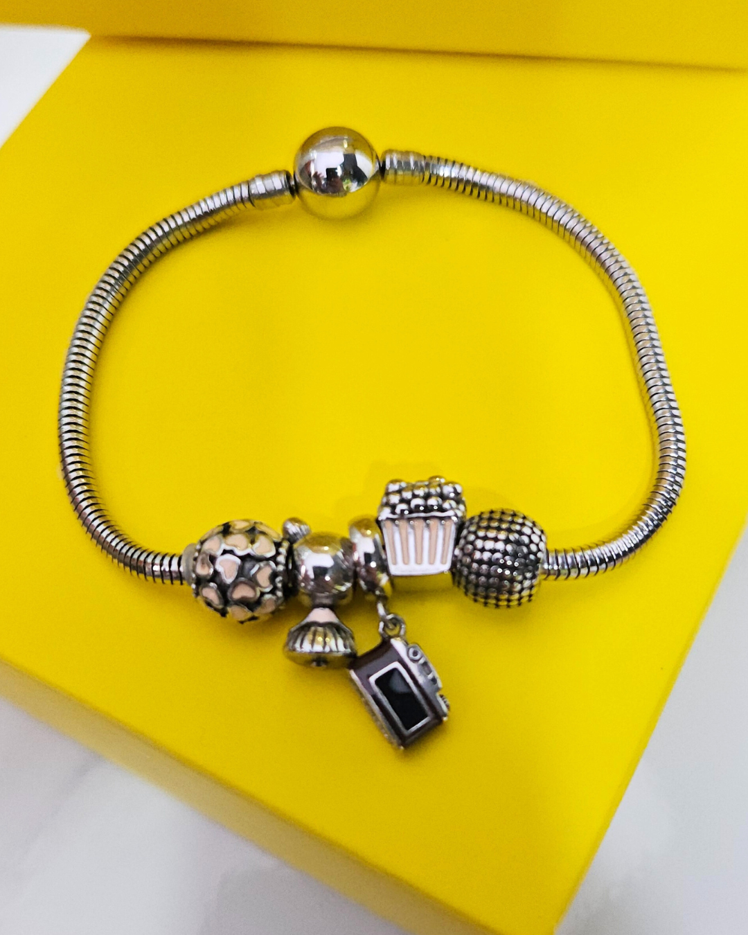 PULSERA VARIOS DIJES