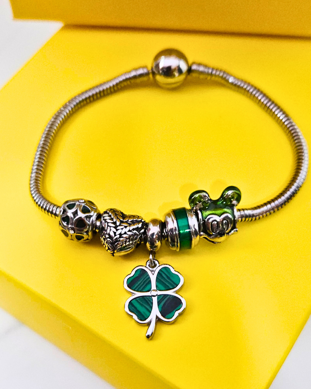 PULSERA VARIOS DIJES