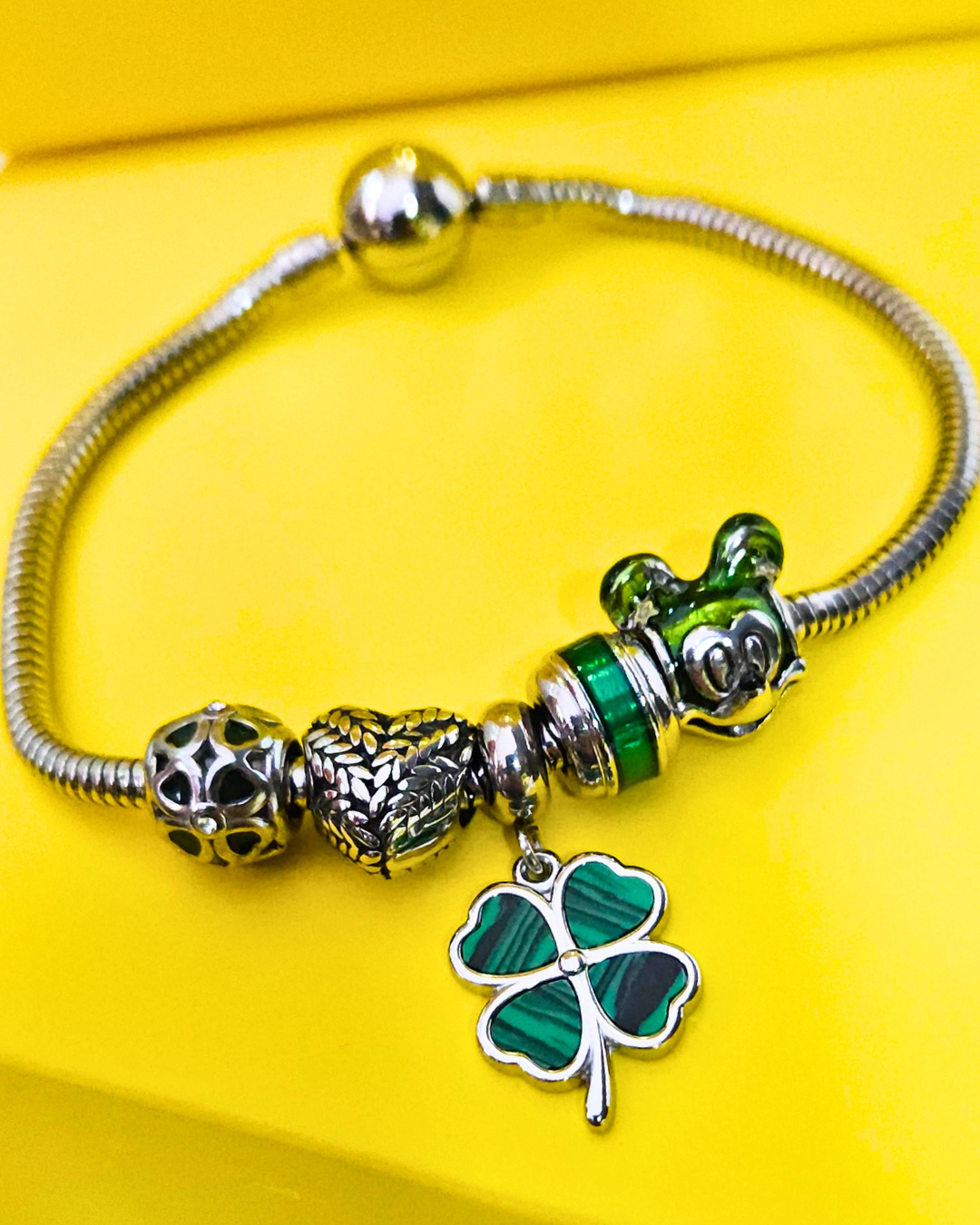 PULSERA VARIOS DIJES