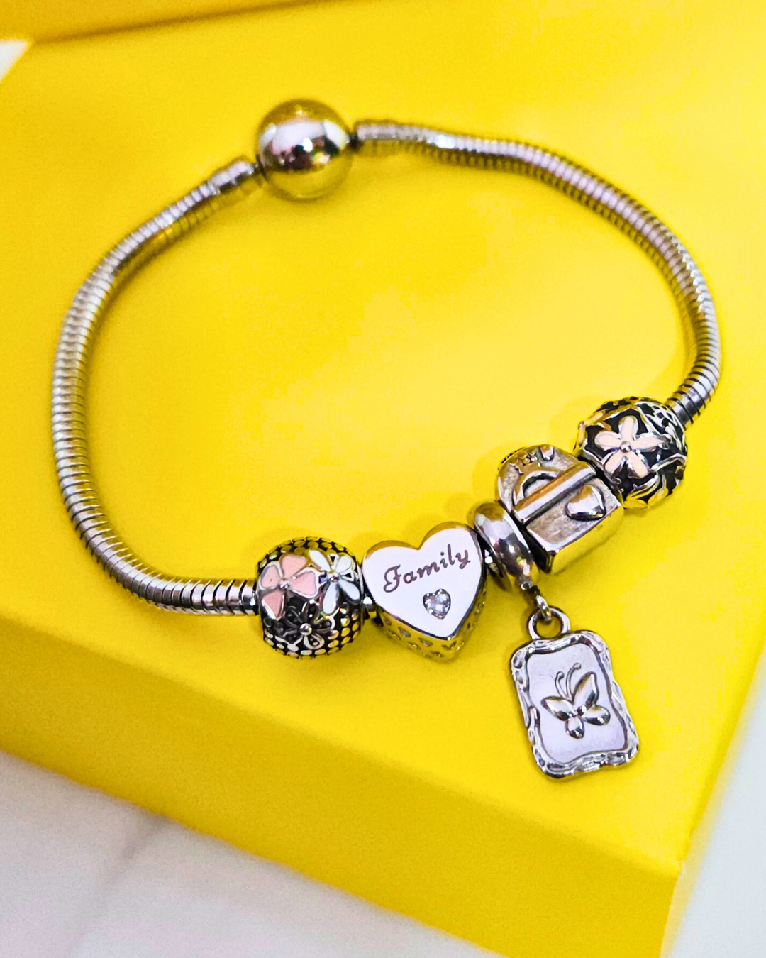 PULSERA VARIOS DIJES