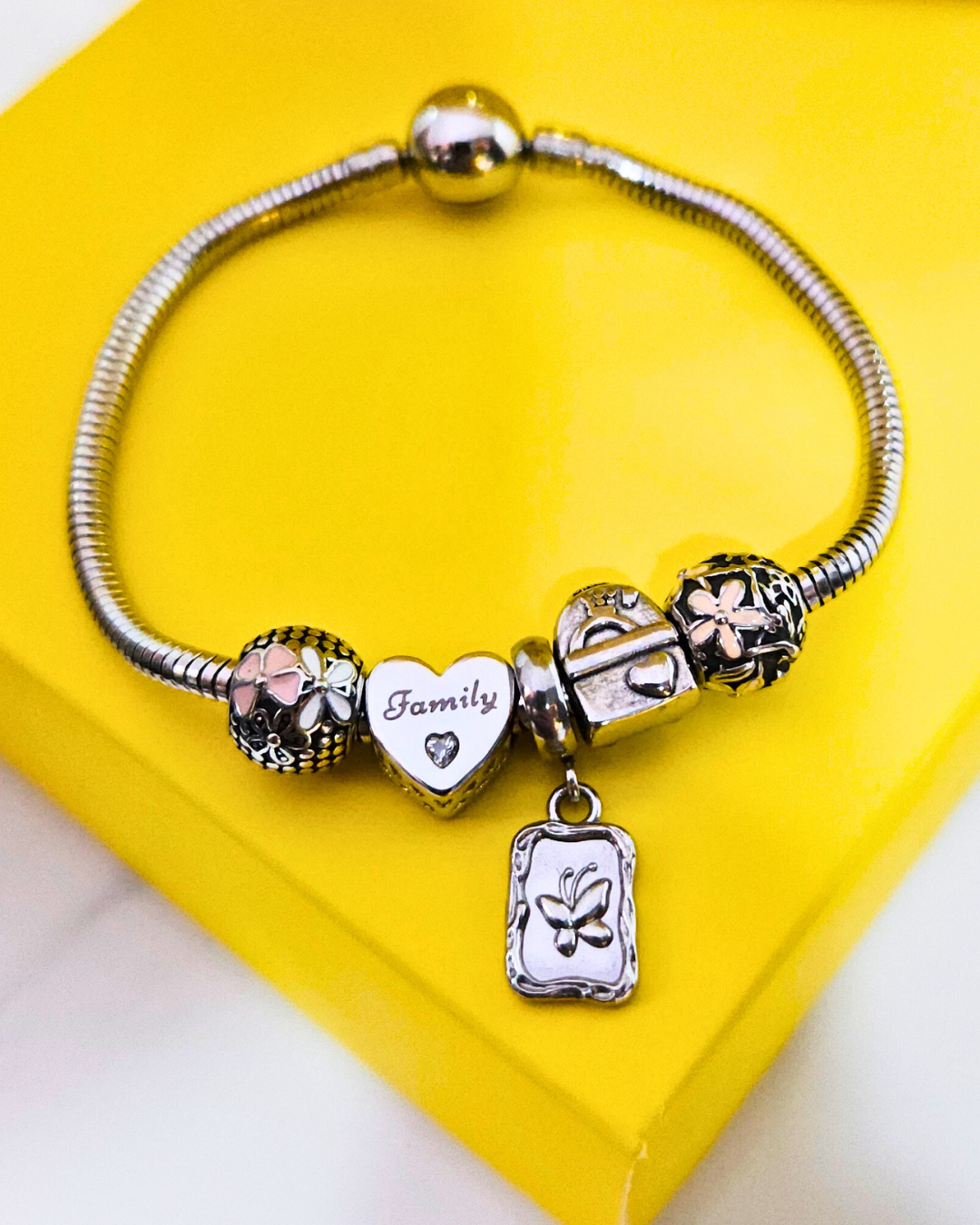 PULSERA VARIOS DIJES