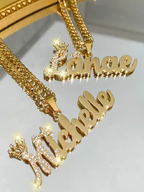 COLLAR CON NOMBRE CLÁSICO CON CIRCON EN INICIANL Y CADENA GRUESA