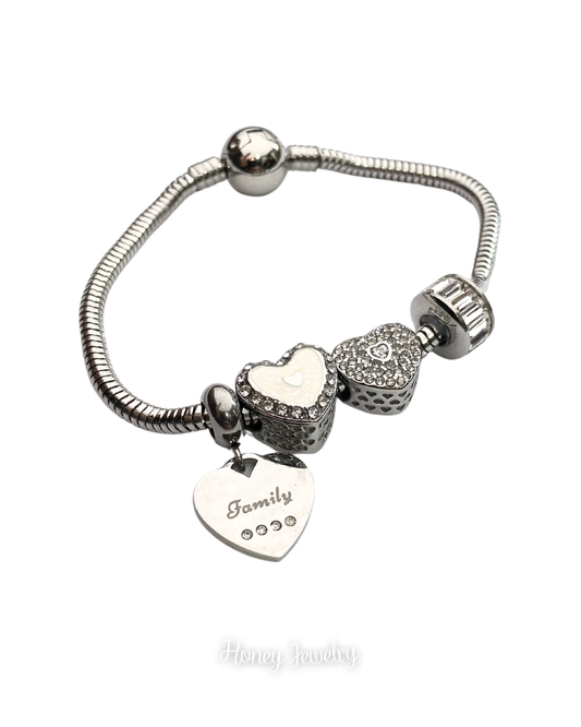 Movable charm bracelet