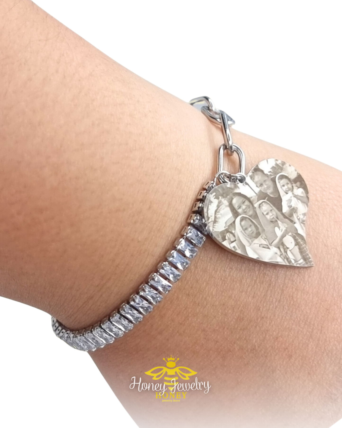 Pulsera con circones baguette y dije corazon