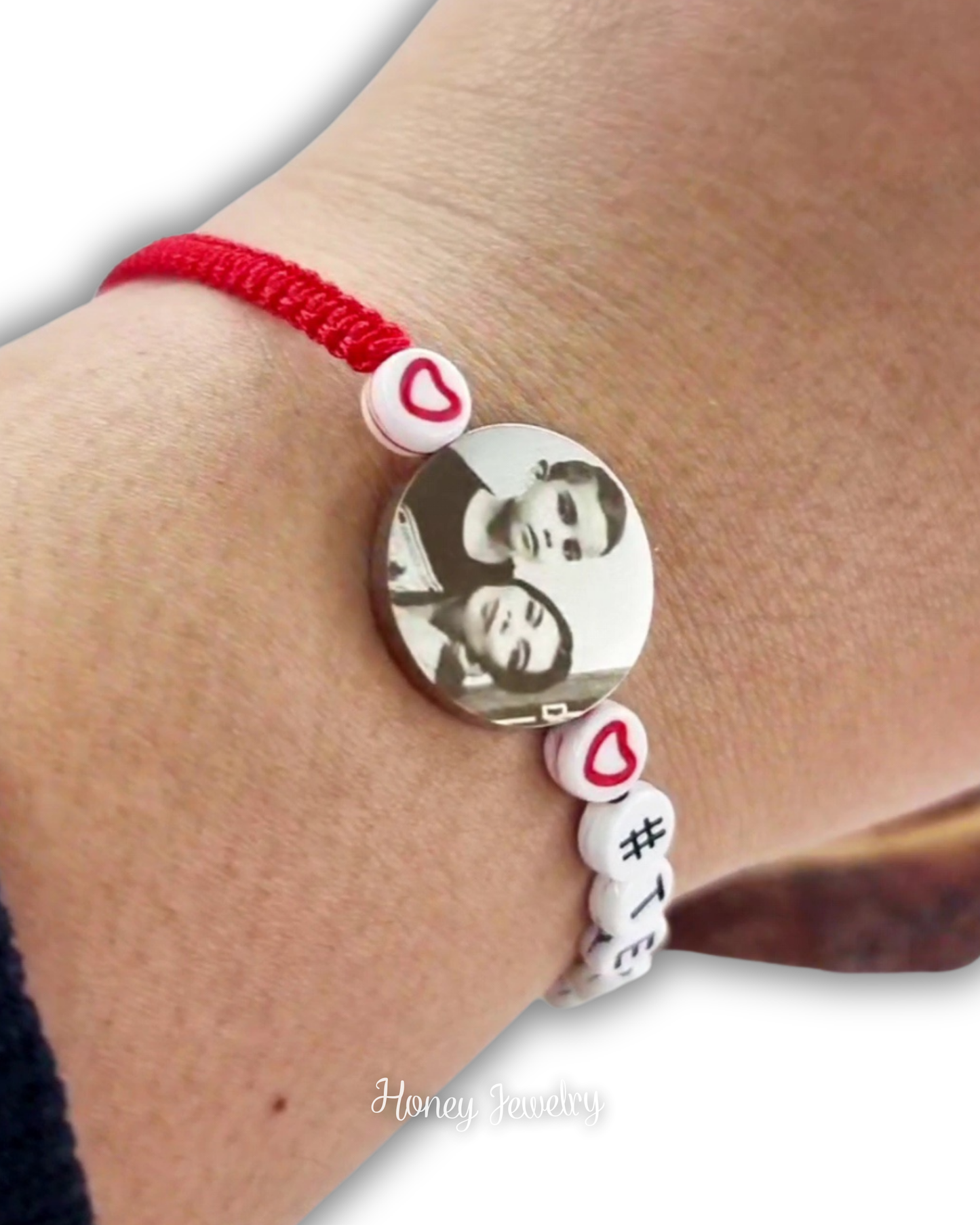 PULSERA TEJIDA CON FOTOGRABADO + LETRAS ACRILICAS