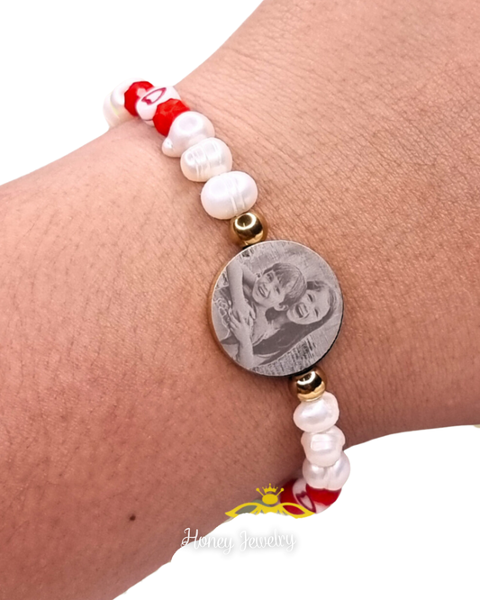 Round charm bracelet with natural pearls and murano crystals - laser photoengraving