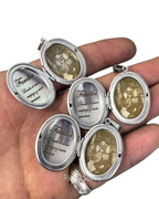 Foto-geëtste reliekschrijnketting