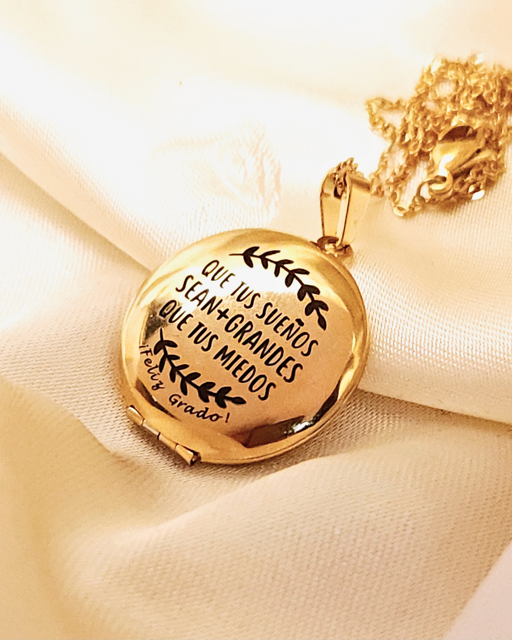 COLLAR RELICARIO REDONDO LISO APERTURA VERTICAL