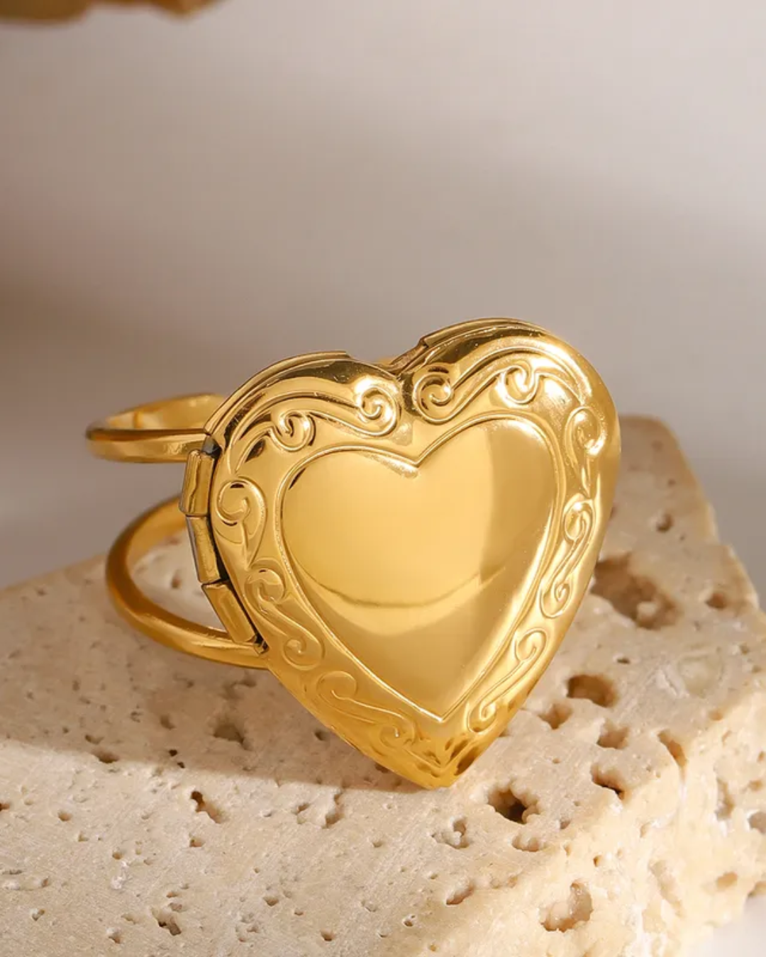 ANILLO RELICARIO CORAZÓN