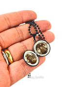 COLLAR RELICARIO REDONDO NEGRO - FOTOGRABADO LASER