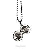 COLLAR RELICARIO REDONDO NEGRO - FOTOGRABADO LASER