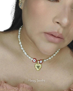 Hartvormige medaillonketting met natuurlijke parels