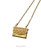 COLLAR CARTA DE AMOR CON RELIEVE