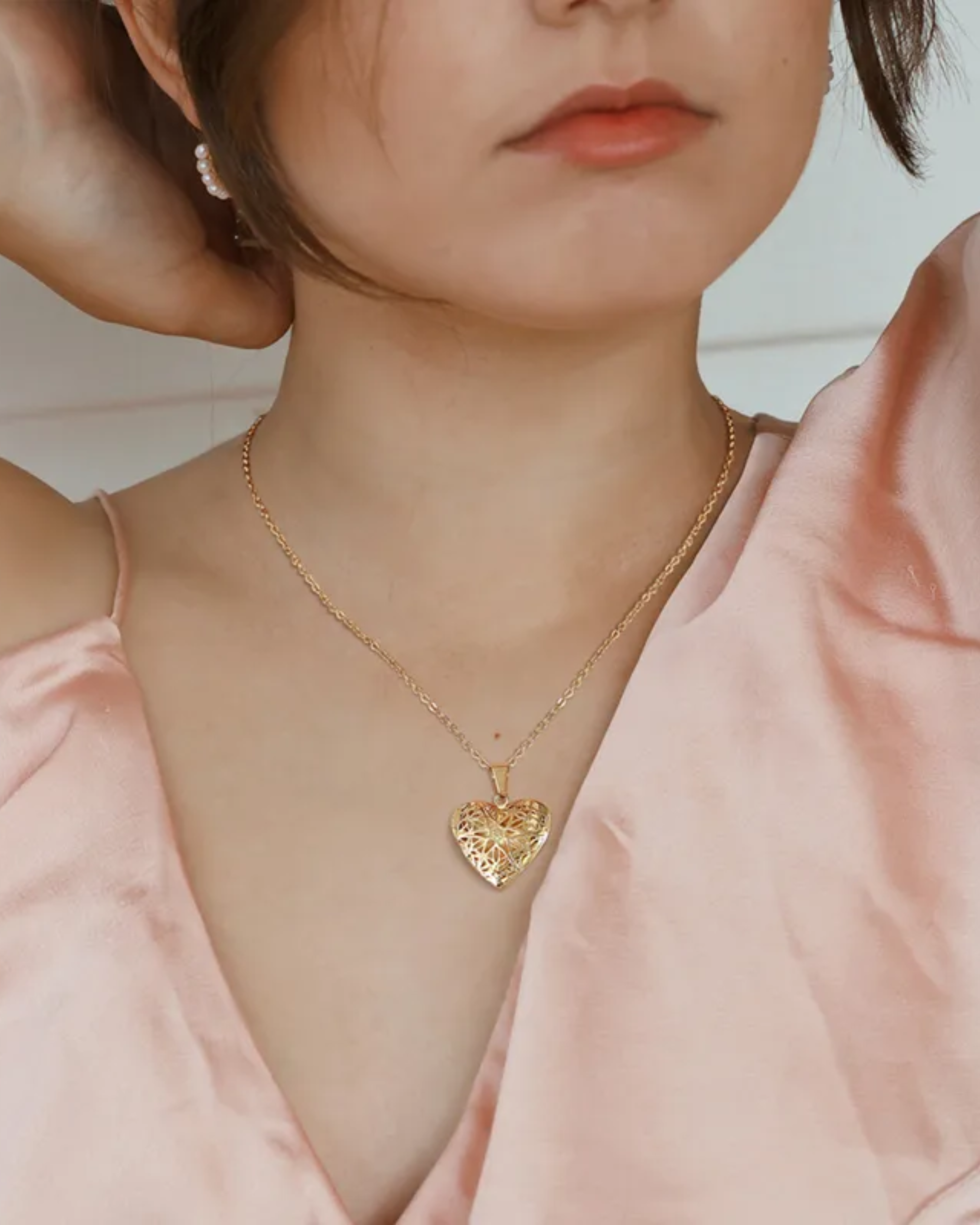 Collar Relicario corazón calado estrella - Foto a color