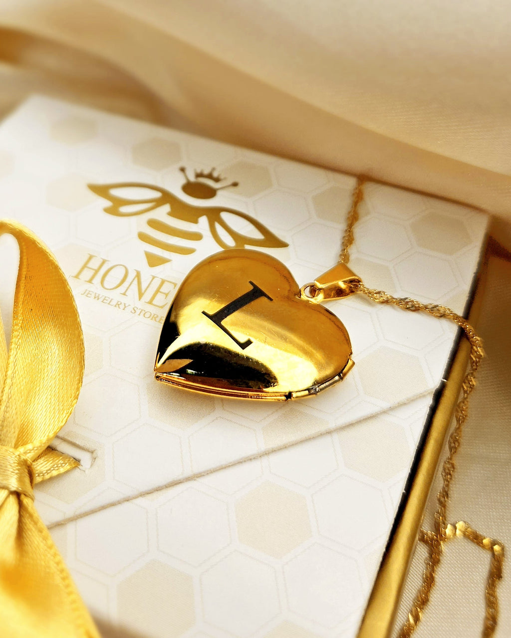 Smooth heart locket necklace