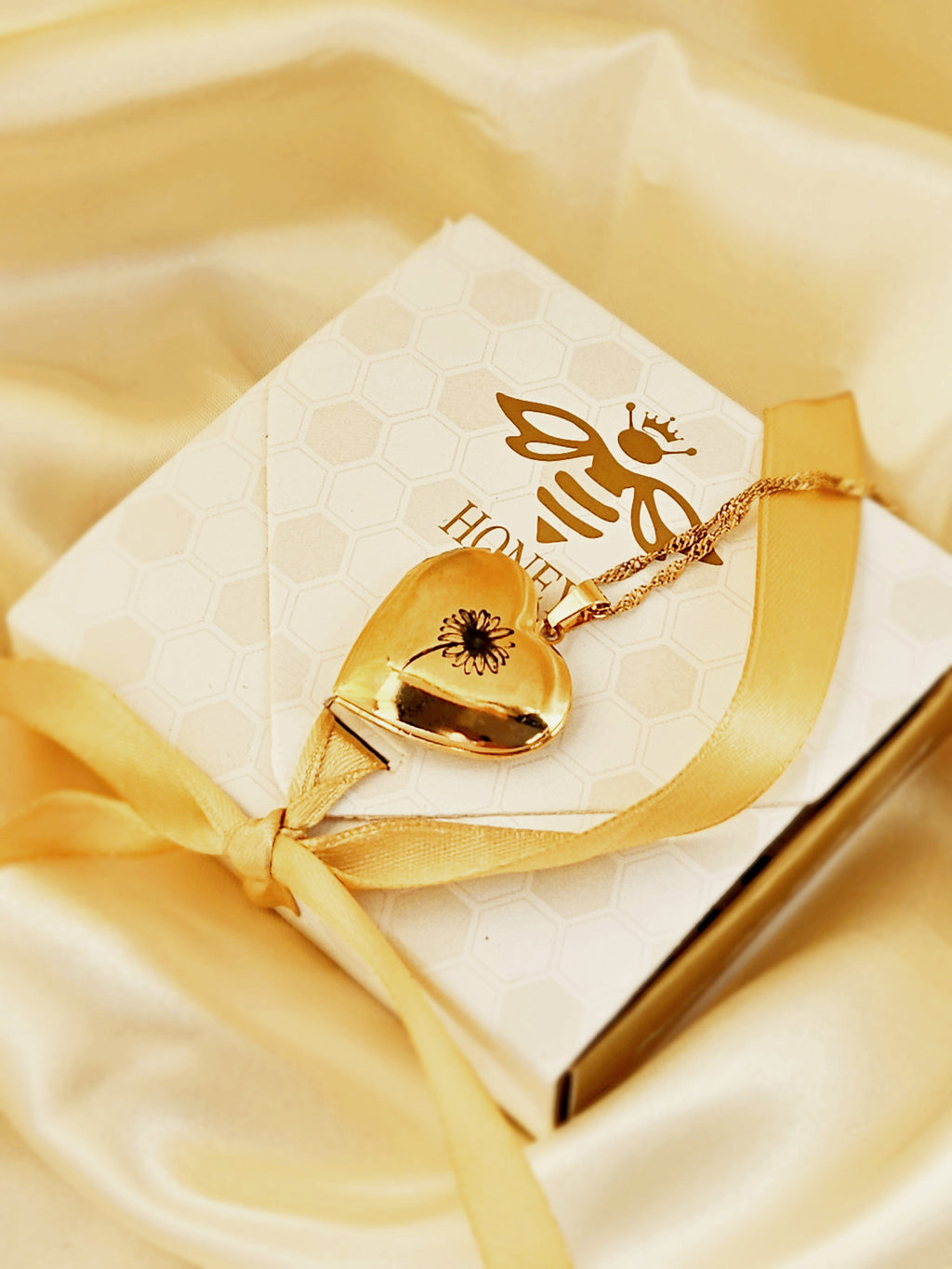 Smooth heart locket necklace