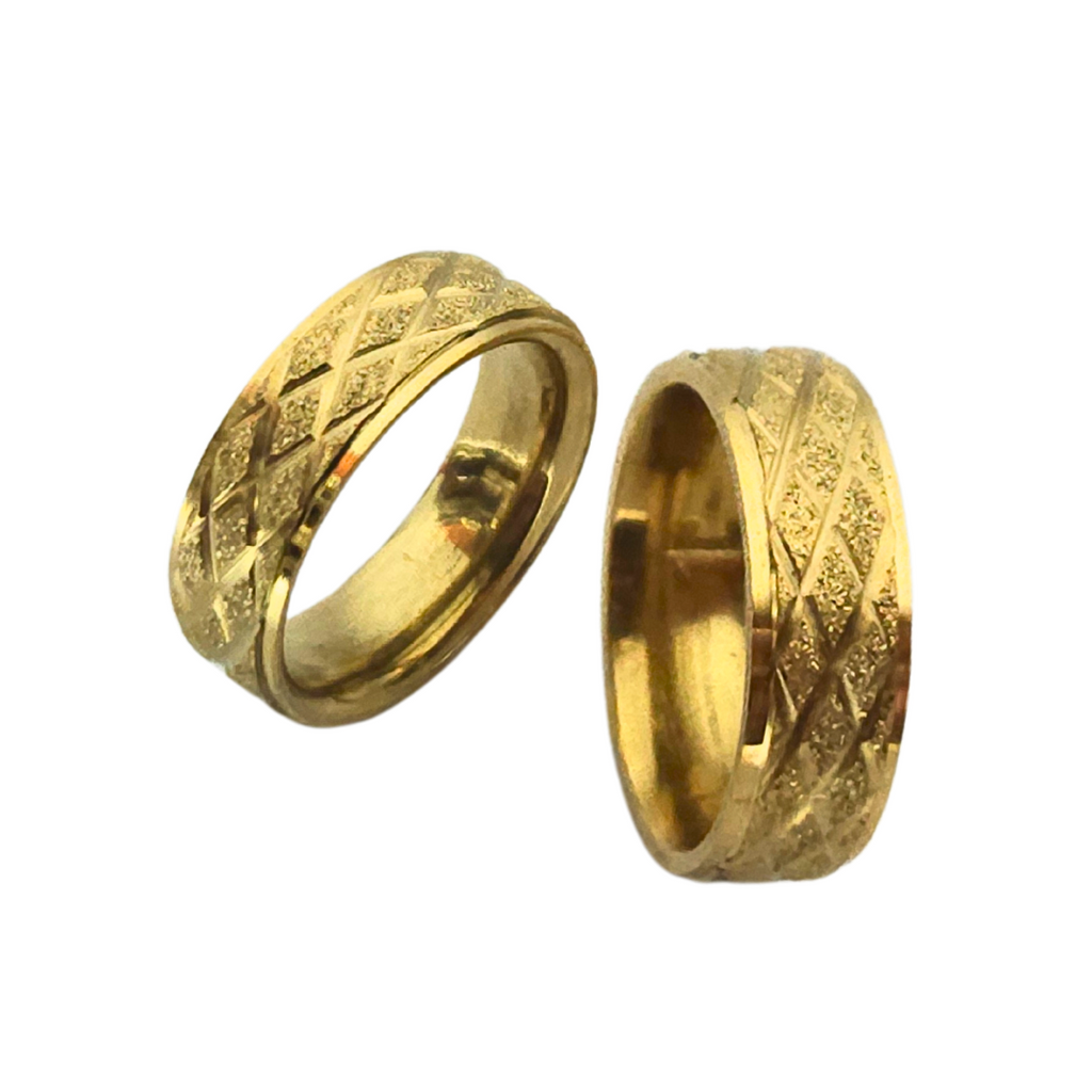 Couple rings with frosted rhombuses