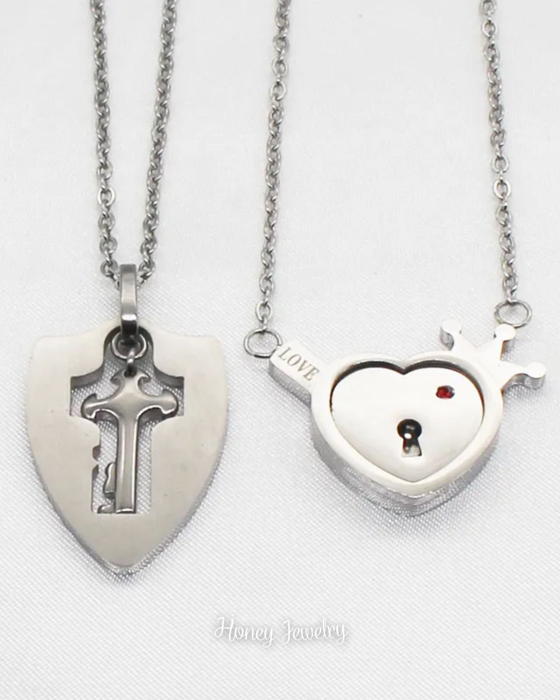 JUEGO DE COLLARES CANDADO CORAZÓN Y PLACA LLAVE