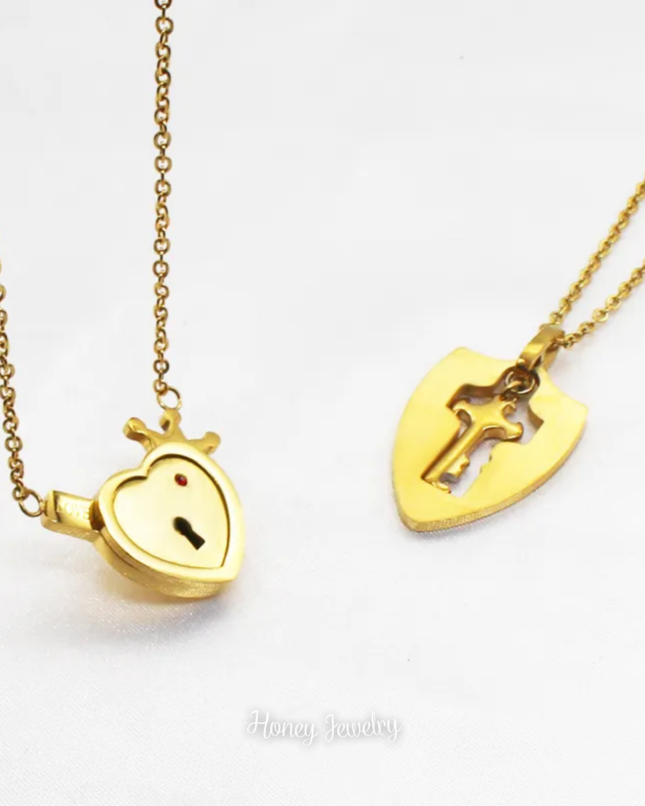 JUEGO DE COLLARES CANDADO CORAZÓN Y PLACA LLAVE