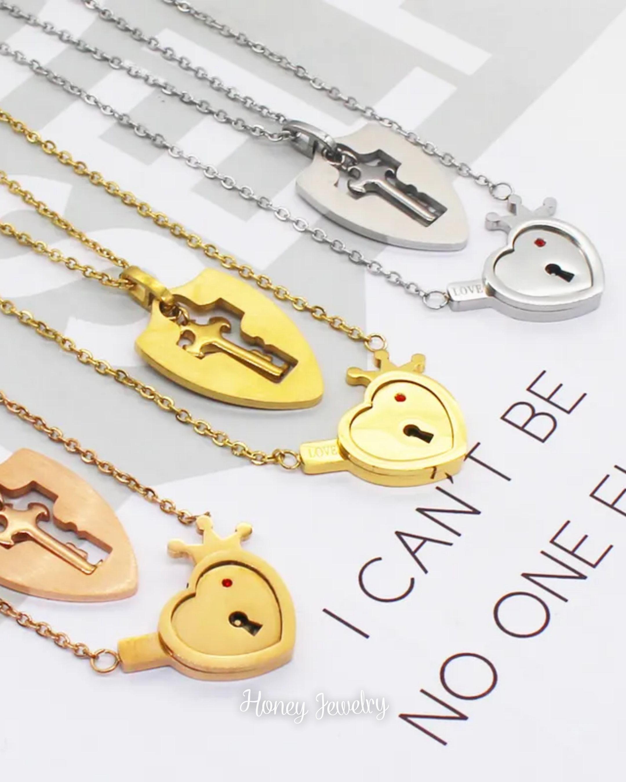 JUEGO DE COLLARES CANDADO CORAZÓN Y PLACA LLAVE