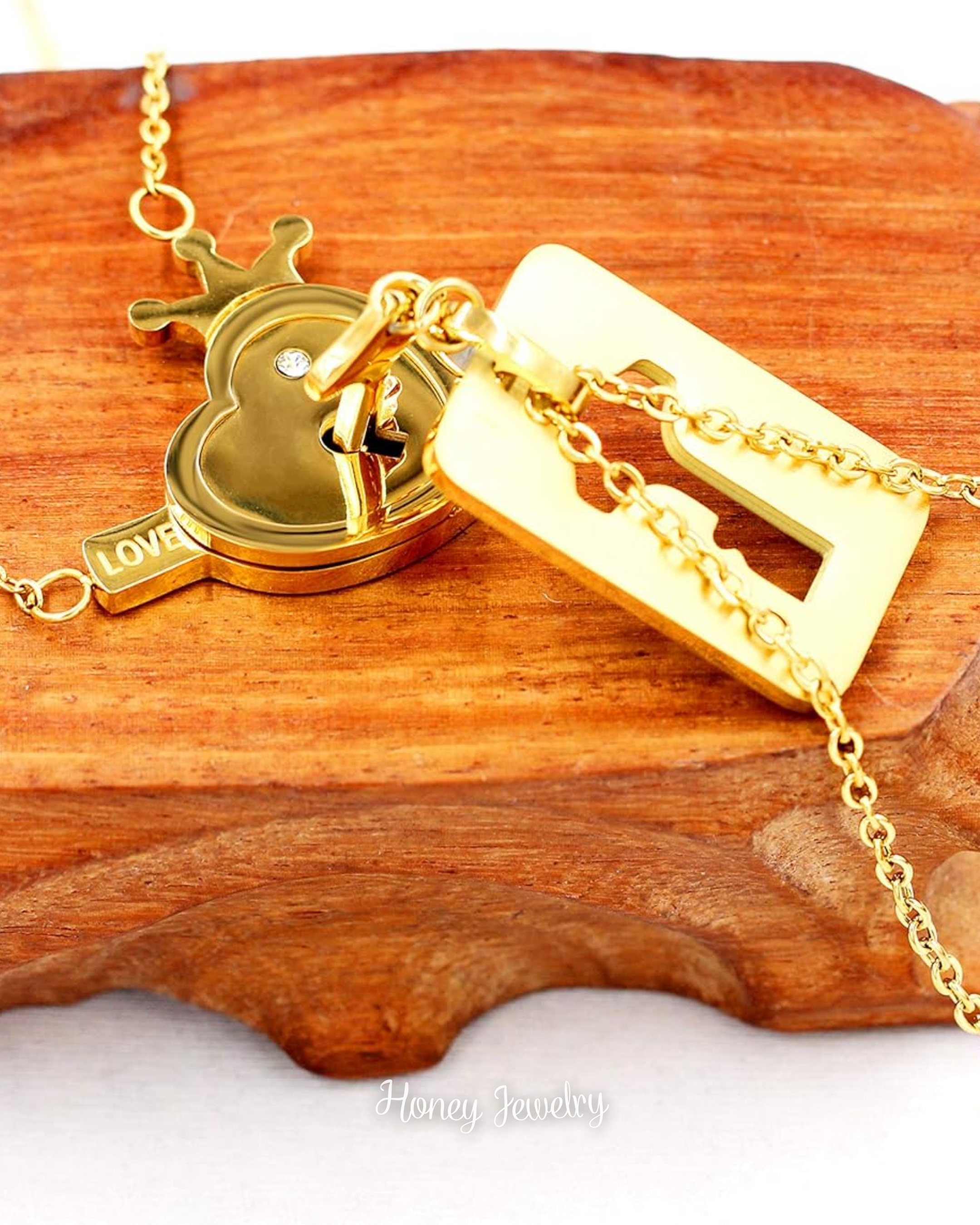 JUEGO DE COLLARES CANDADO CORAZÓN Y PLACA LLAVE