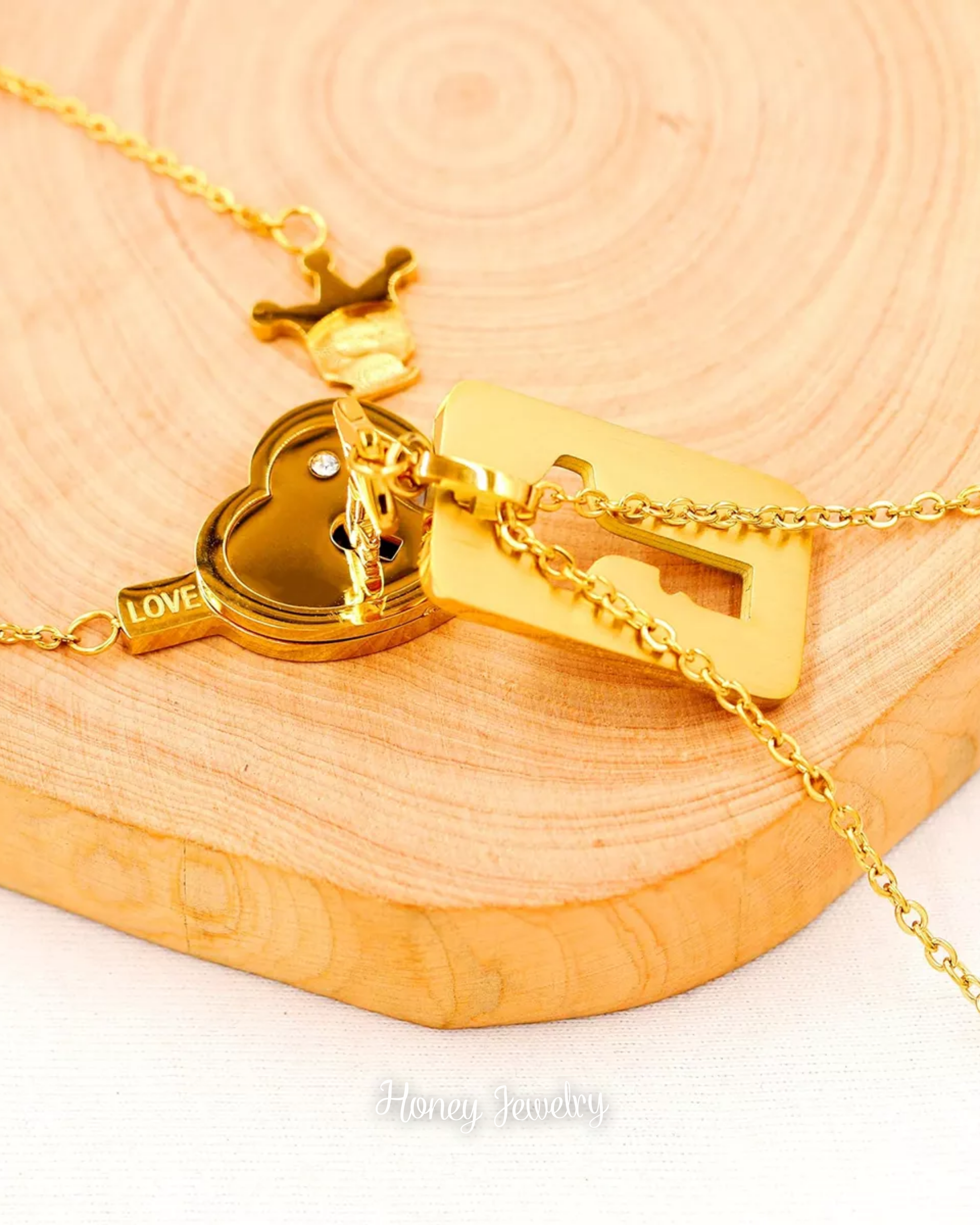 JUEGO DE COLLARES CANDADO CORAZÓN Y PLACA LLAVE