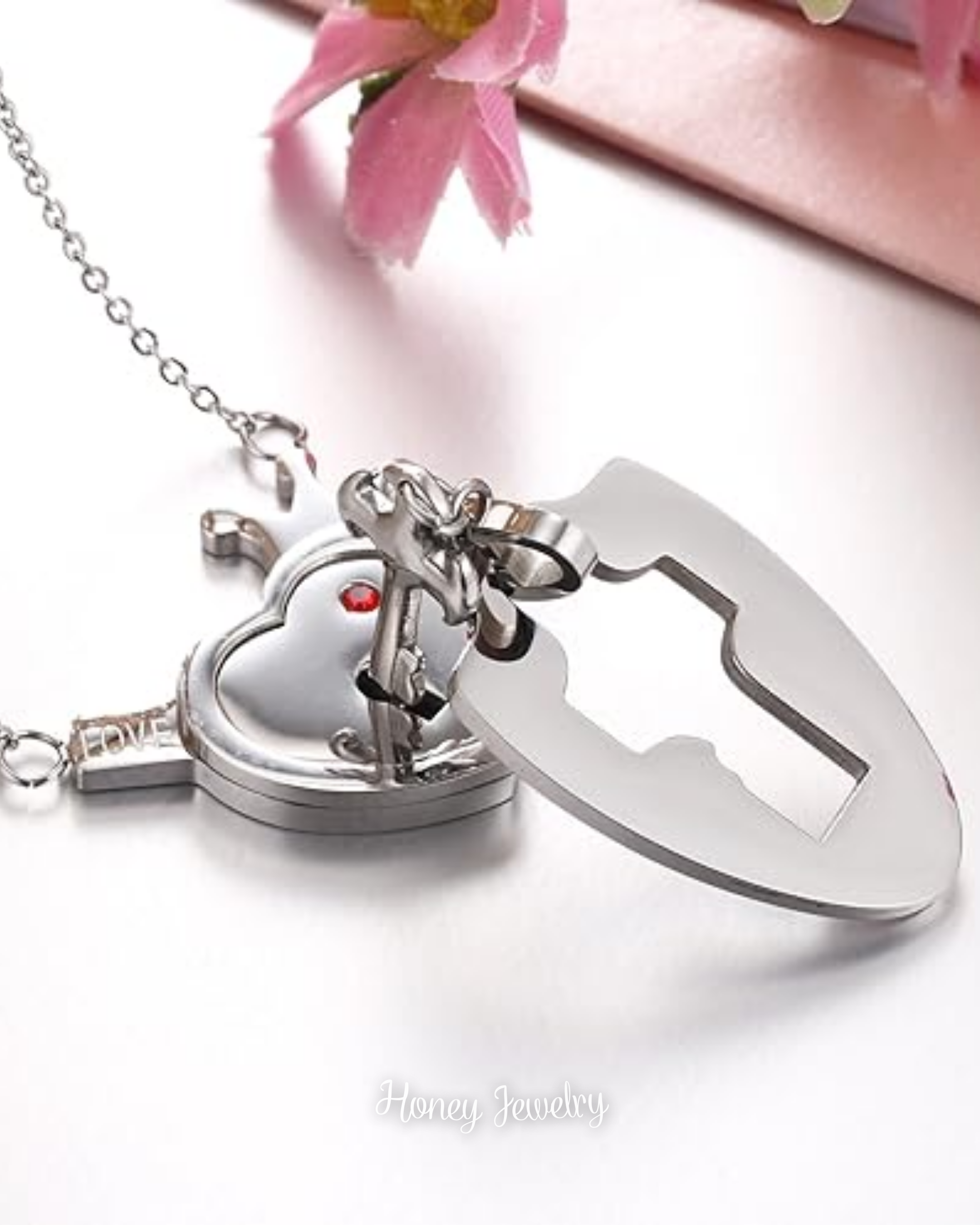 JUEGO DE COLLARES CANDADO CORAZÓN Y PLACA LLAVE