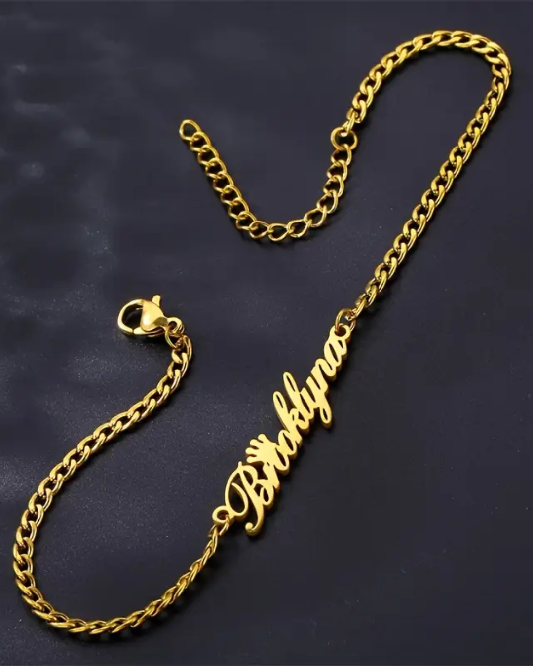 TOBILLERA CON NOMBRE CADENA GRUESA Y CORONA