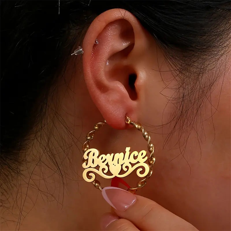 ARETES HOOPS ENTORCHADO CON CORAZÓN
