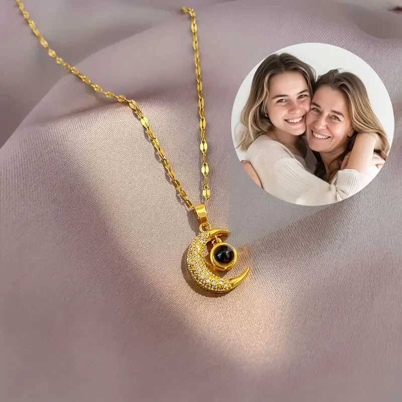 PRE ORDEN - COLLAR MEDIA LUNA CON FOTO PROYECCION