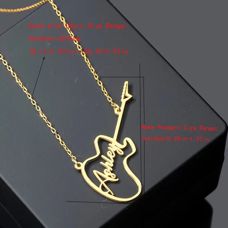 COLLAR NOMBRE CON GUITARRA
