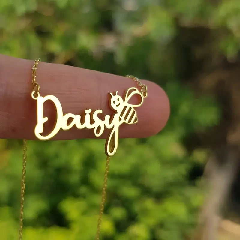 COLLAR CON NOMBRE Y ABEJITA