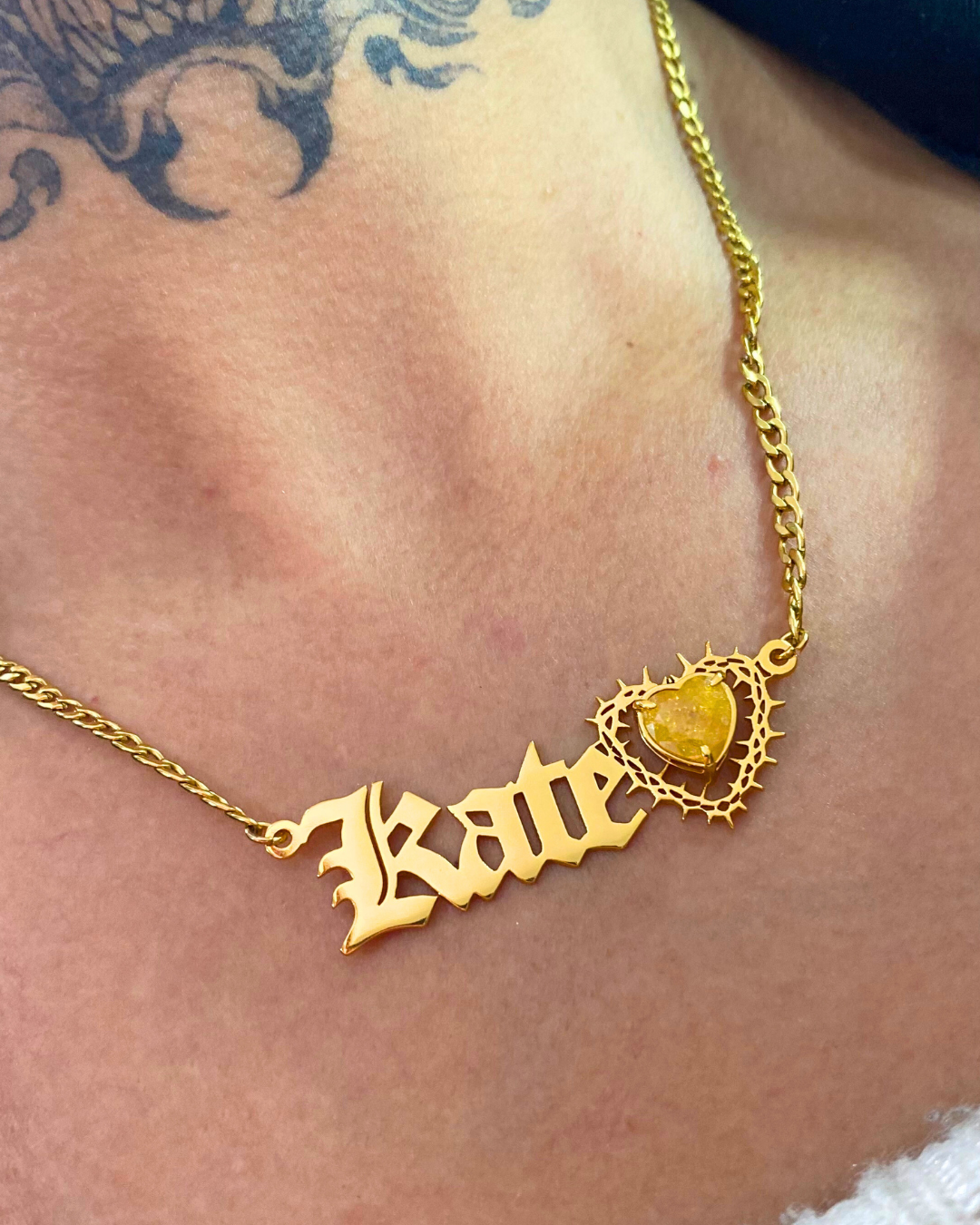 COLLAR CON NOMBRE CORAZON ESPINADO Y CIRCON CORAZON