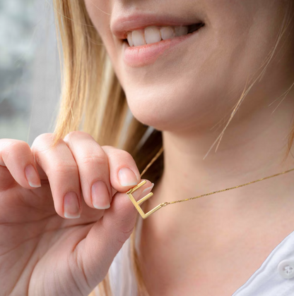 COLLAR INICIAL FEMENINA