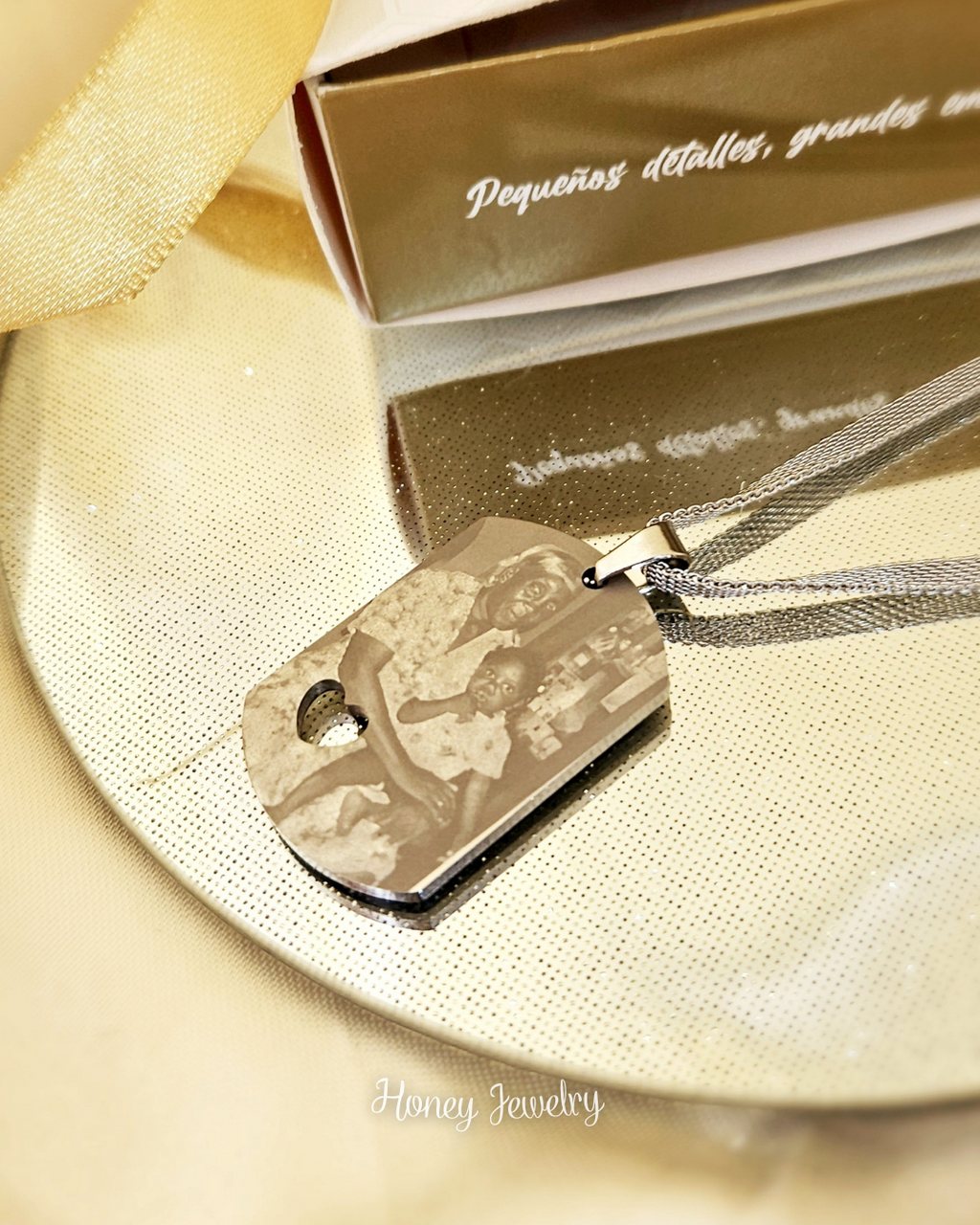 Foto-geëtste plaatketting