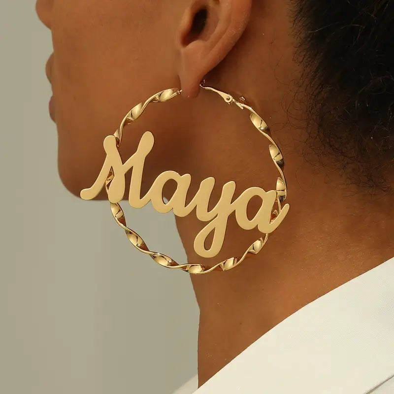 ARETES HOOPS ENTORCHADO CON NOMBRE